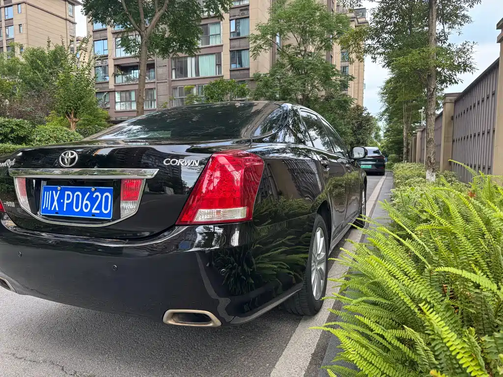 Crown 2010 2.5L Royal leather sunroof navigation version купить на сайте DeffCars