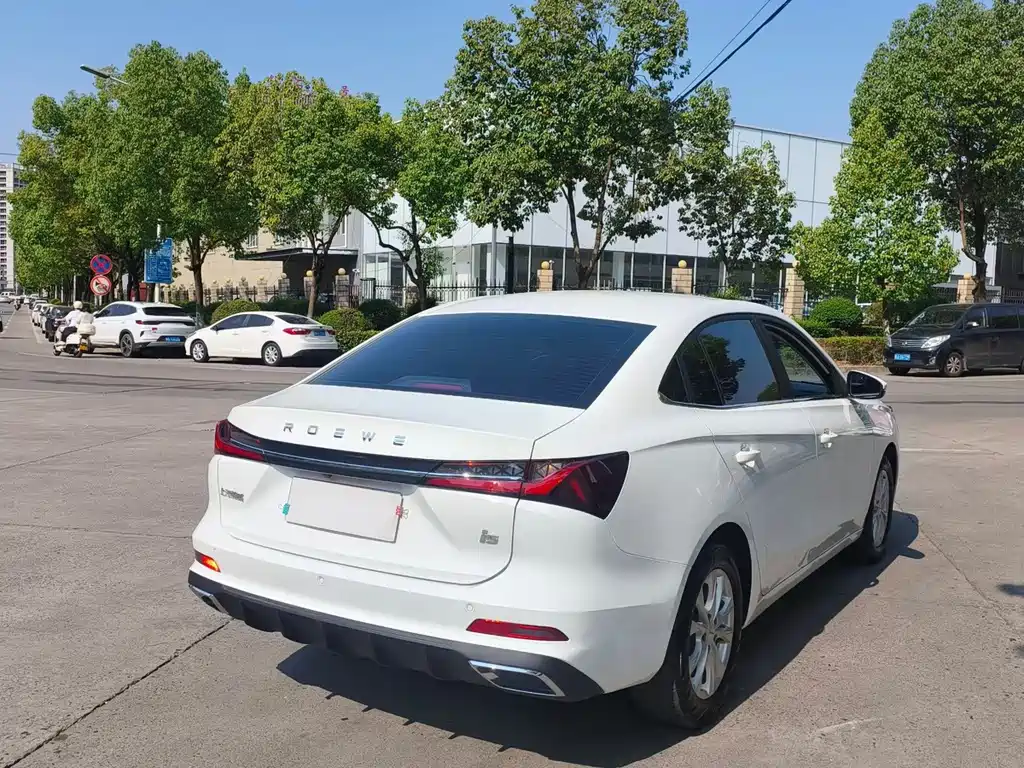 Roewe i5 2024 1.5L CVT Premium Edition купить на сайте DeffCars
