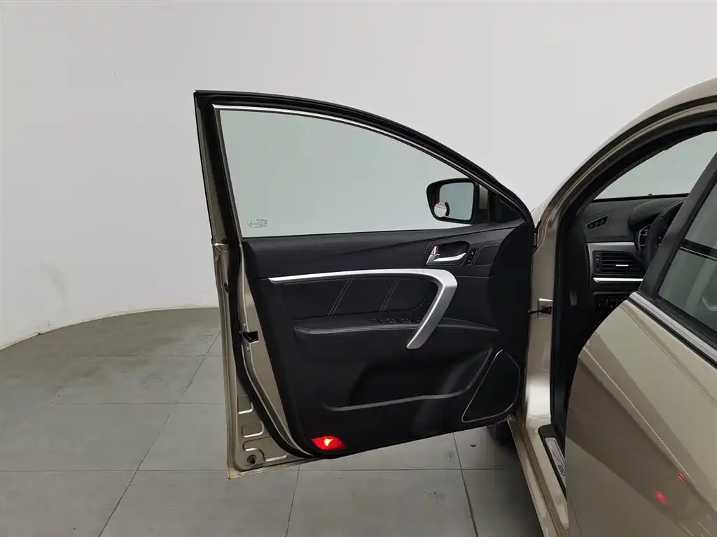 Emgrand 2017 Sedan Million Model 1.5L CVT Upward Interconnect Version купить на сайте DeffCars