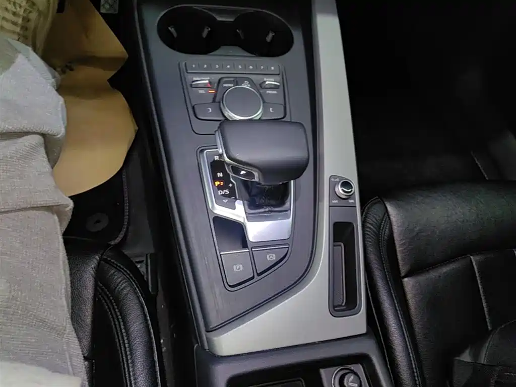 Audi A4L 2018 30th Anniversary Model 40 TFSI Enterprising купить на сайте DeffCars