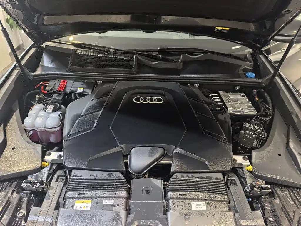 Audi Q8 2024 55 TFSI luxury and dynamic model купить на сайте DeffCars