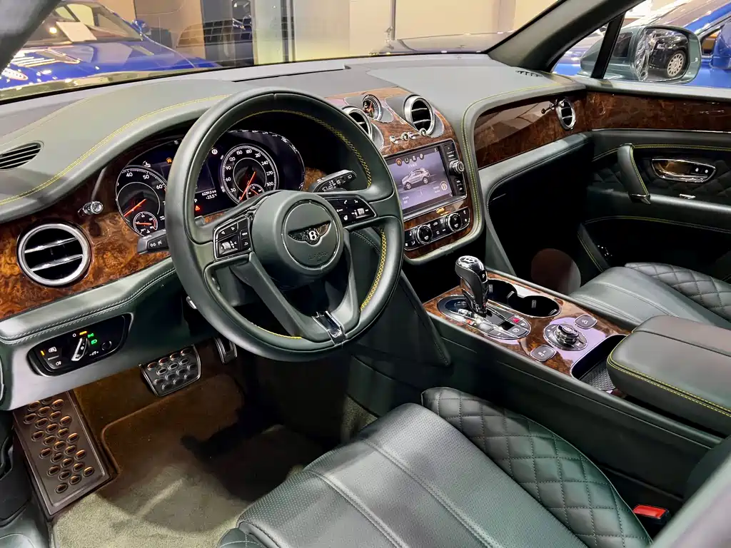 Bentayga 2017 6.0T Standard Edition купить на сайте DeffCars