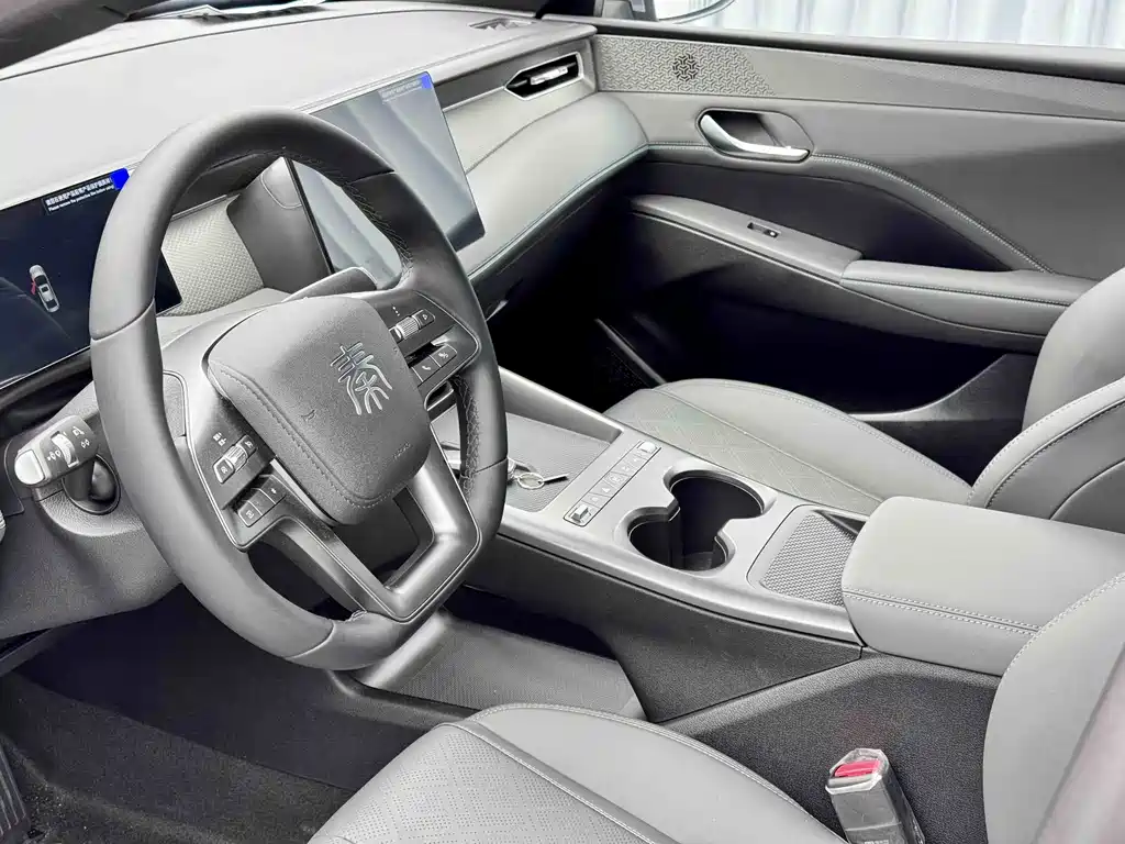 Qin PLUS 2026 DM-i 128KM aggressive model купить на сайте DeffCars