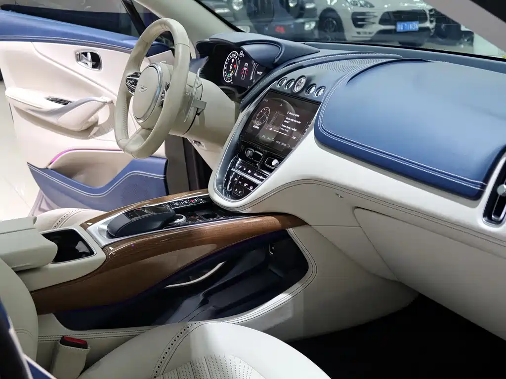 Aston Martin DBX 2020 4.0T V8 1913 first limited edition купить на сайте DeffCars