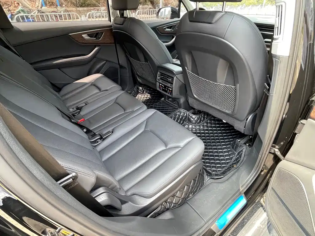 Audi Q7 2023 55 TFSI quattro S line sports version купить на сайте DeffCars
