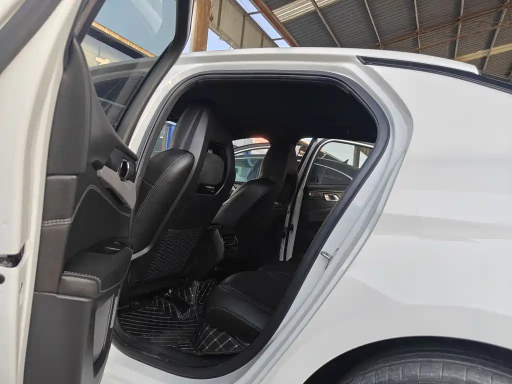 Lynk & Co 03 2020 1.5TD DCT Powerful Edition купить на сайте DeffCars