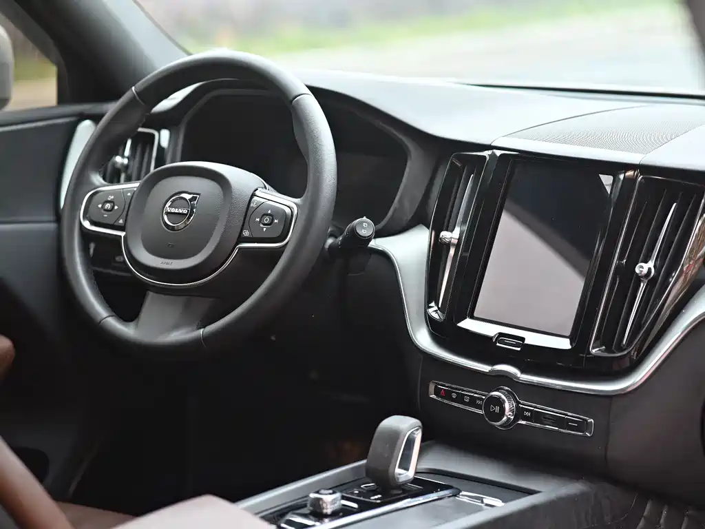 Volvo XC60 2023 B5 four-wheel drive Zhiyi Luxury Edition купить на сайте DeffCars