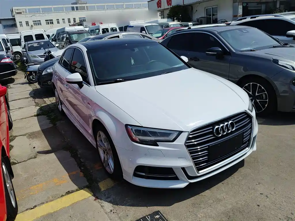 Audi A3 2019 Limousine 35 TFSI Fashion Type National V купить на сайте DeffCars