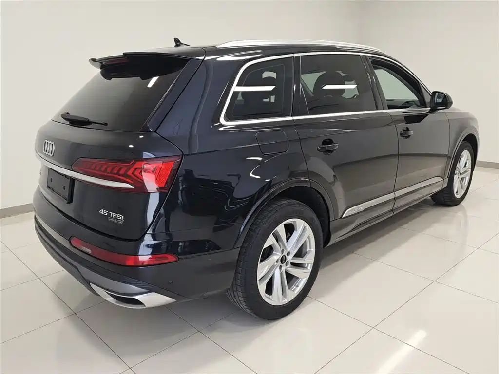 Audi Q7 2023 45 TFSI quattro S line sports купить на сайте DeffCars
