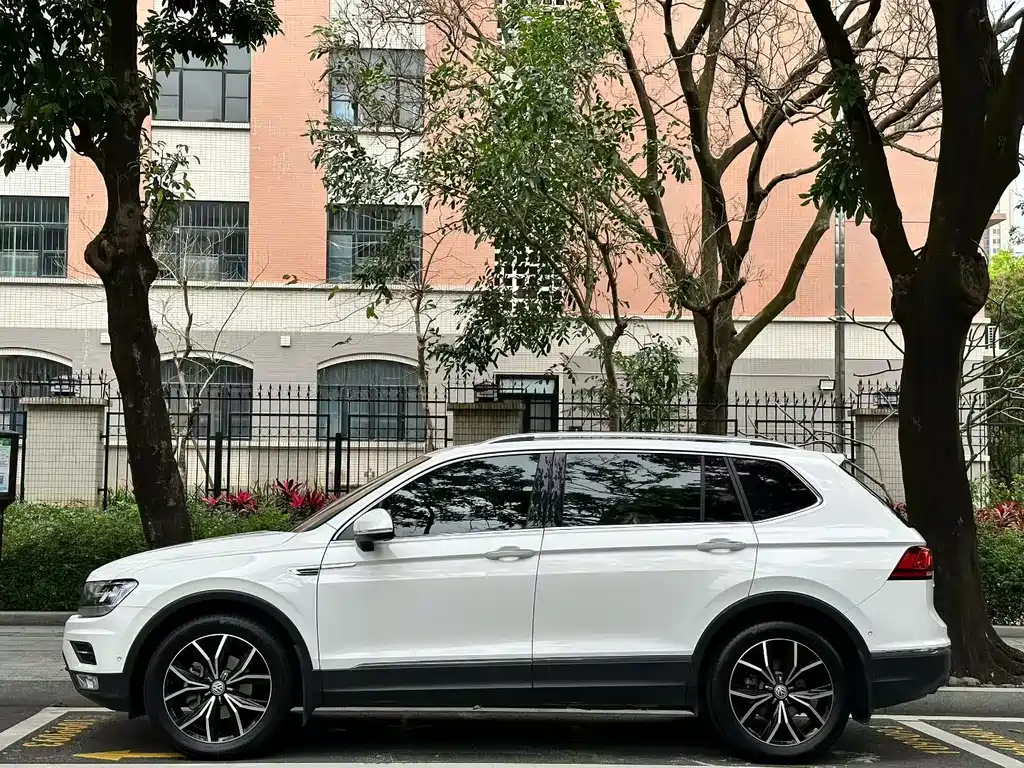 Tiguan L 2020 330TSI automatic two-wheel drive smart luxury version National VI купить на сайте DeffCars