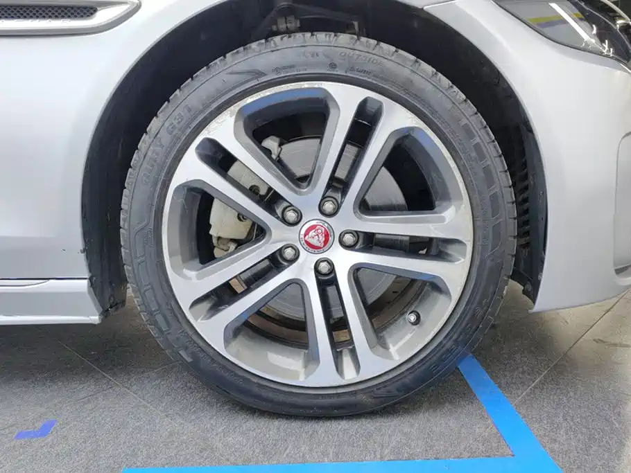 Jaguar XEL 2021 2.0T 250PS R-DYNAMIC S aggressive sports version купить на сайте DeffCars