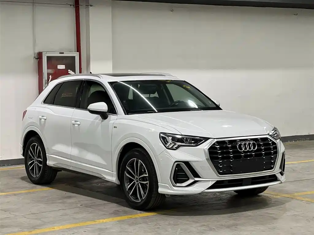 Audi Q3 2022 35 TFSI aggressive and dynamic купить на сайте DeffCars