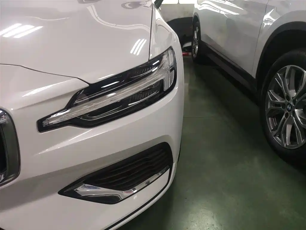 Volvo S60 plug-in hybrid 2021 T8 E-drive hybrid four-wheel drive Zhiyi luxury version купить на сайте DeffCars
