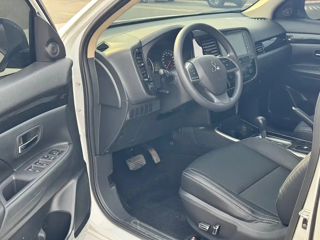 Outlander 2021 facelift 2.0L 2WD Enjoy Edition 5 seats купить на сайте DeffCars