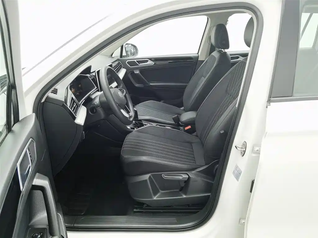 Tiguan L 2022 330TSI automatic two-wheel drive comfort version купить на сайте DeffCars