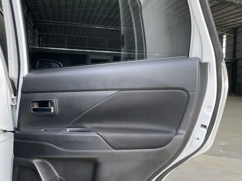 Outlander 2021 facelift 2.0L 2WD smooth version 5 seats купить на сайте DeffCars