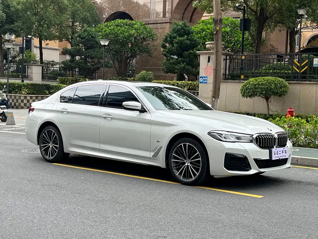 BMW 5 Series 2023 530Li Leading M Sports Package купить на сайте DeffCars