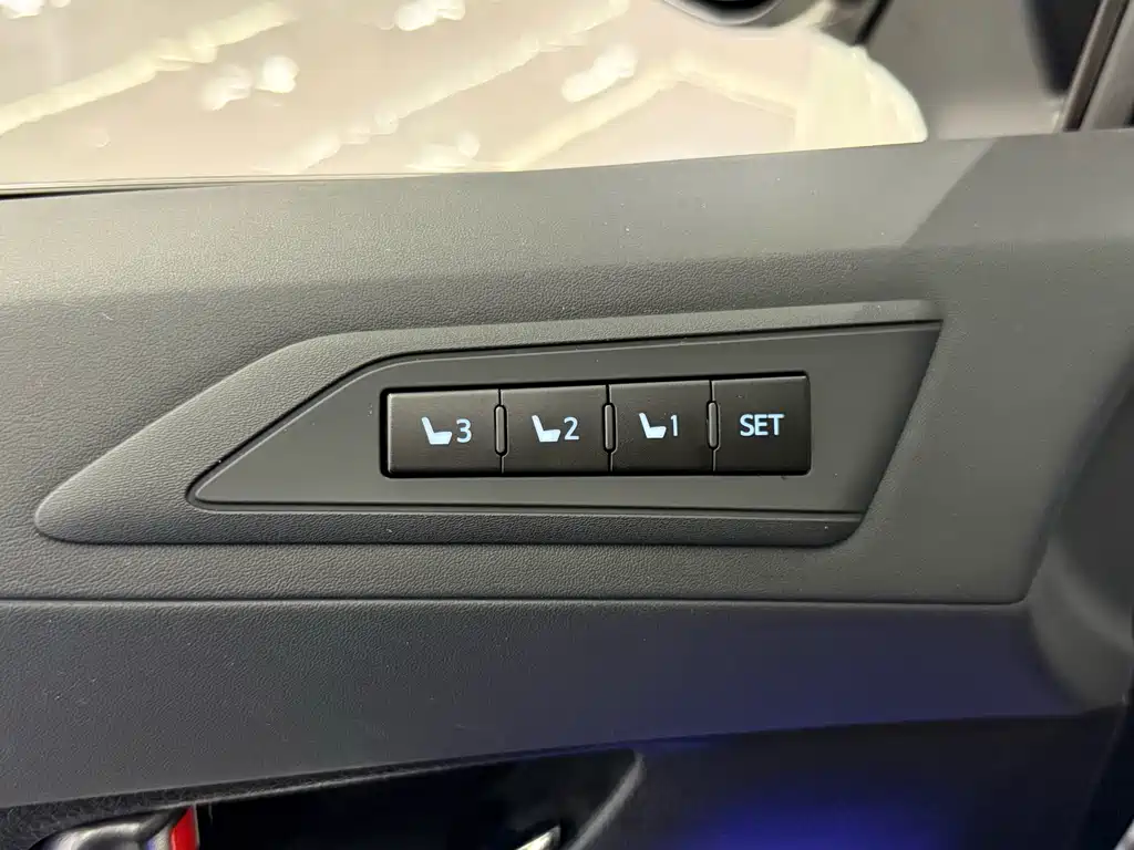 Wilfa 2021 Crown Dual Engine 2.5L HV Premium Edition купить на сайте DeffCars