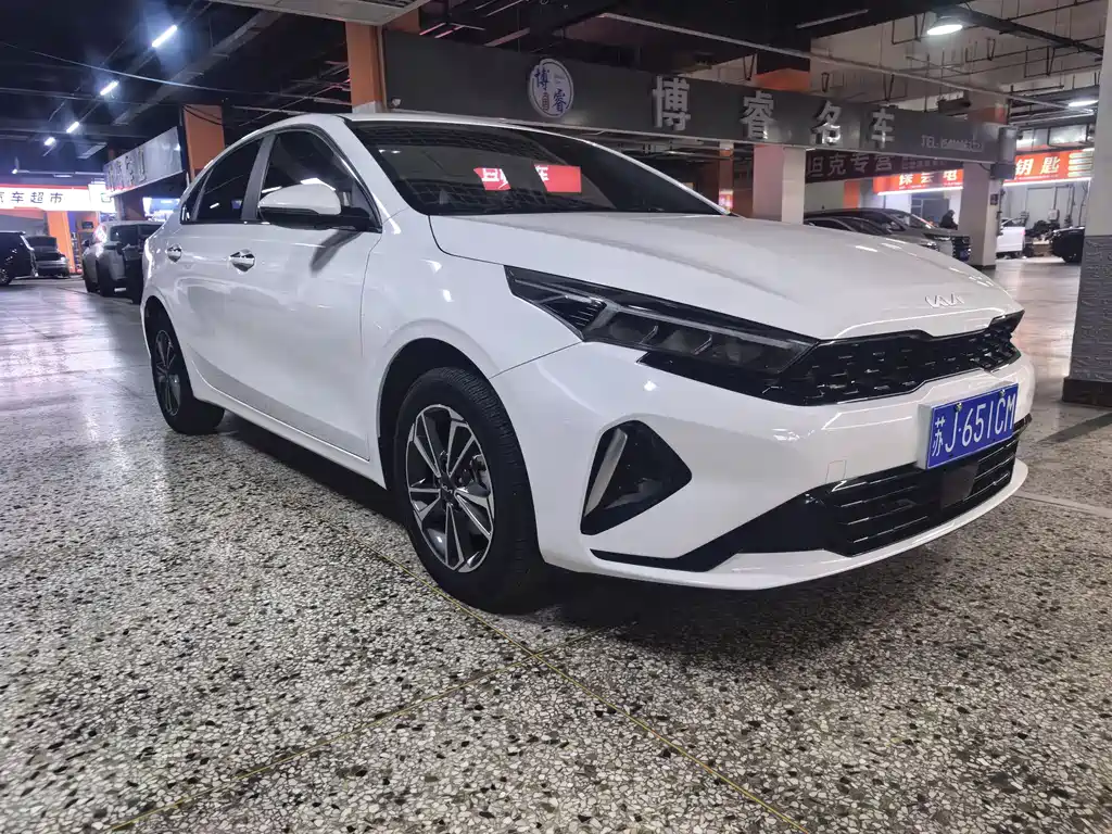 Kia K3 2023 1.5L CVT Deluxe Edition купить на сайте DeffCars