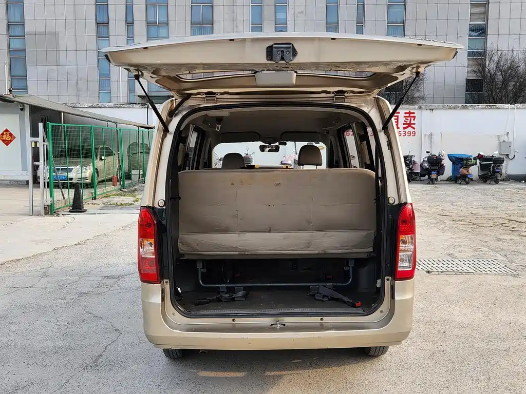 Wuling Rongguang V 2018 1.5L standard model купить на сайте DeffCars