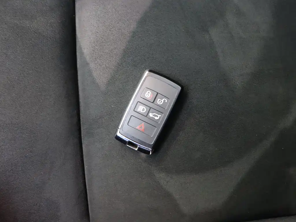 Range Rover Velar 2022 250PS купить на сайте DeffCars