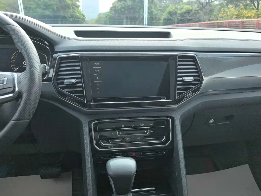 Touron 2020 Touron X 330TSI two-wheel drive luxury version купить на сайте DeffCars