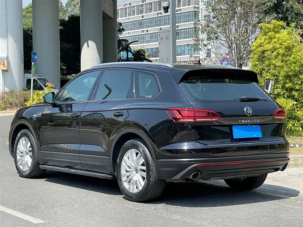 Touareg 2021 2.0TSI Pilot Special Edition купить на сайте DeffCars