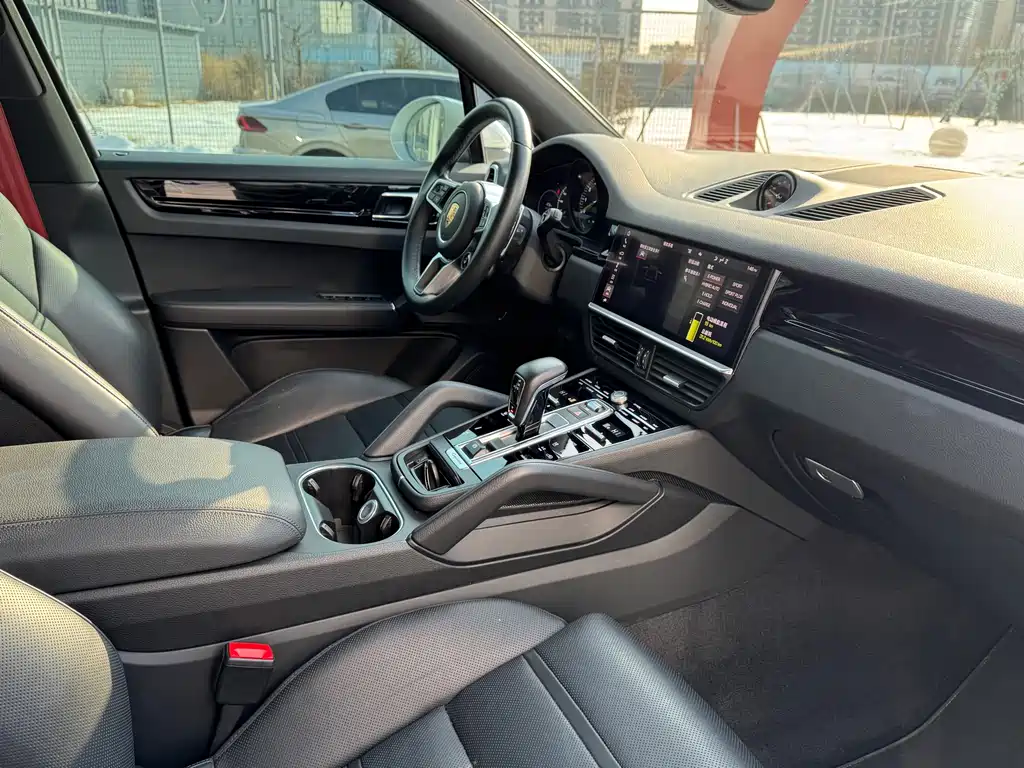 Cayenne New Energy 2021 Cayenne E-Hybrid 2.0T купить на сайте DeffCars