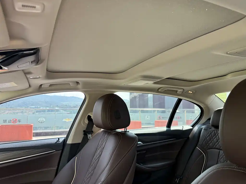BMW 5 Series 2019 530Li Leading Luxury Package купить на сайте DeffCars