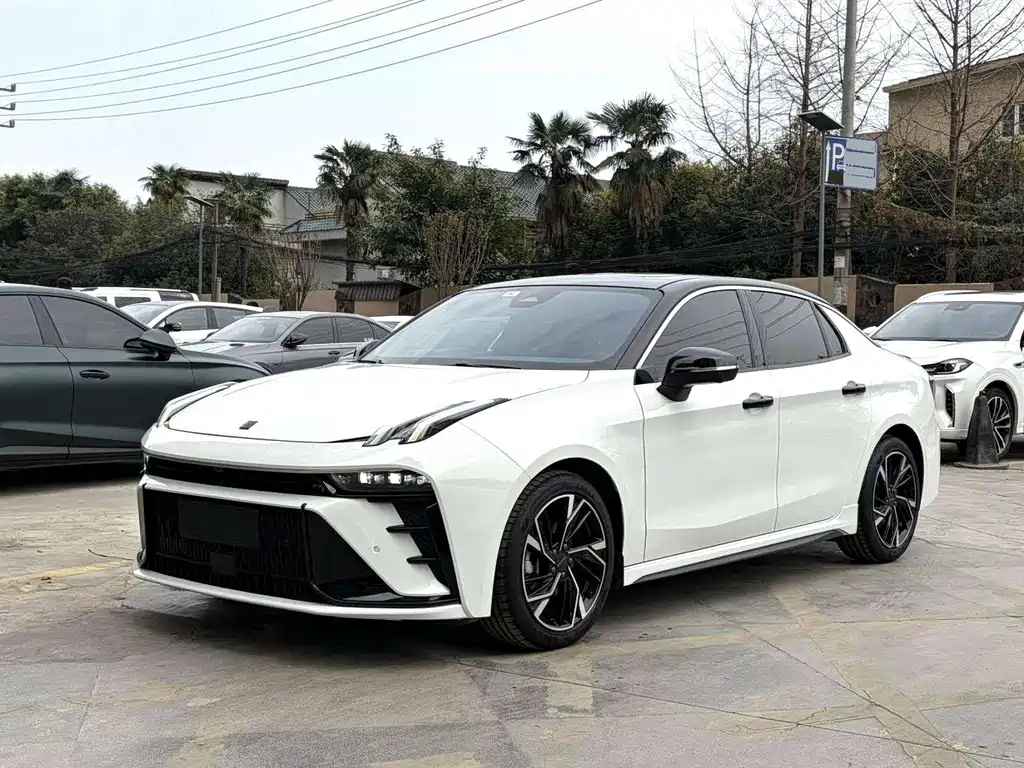 Lynk & Co 03 2023 2.0TD DCT Halo купить на сайте DeffCars