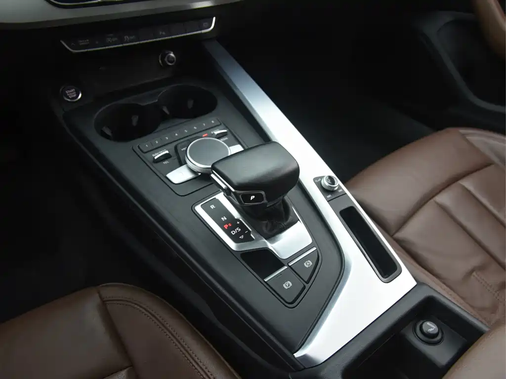 Audi A4L 2018 30th Anniversary Model 40 TFSI Fashion Model купить на сайте DeffCars