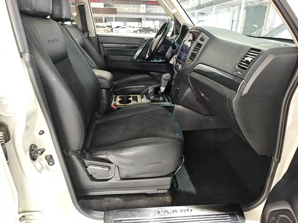 Pajero imported 2018 3.0L automatic standard version купить на сайте DeffCars