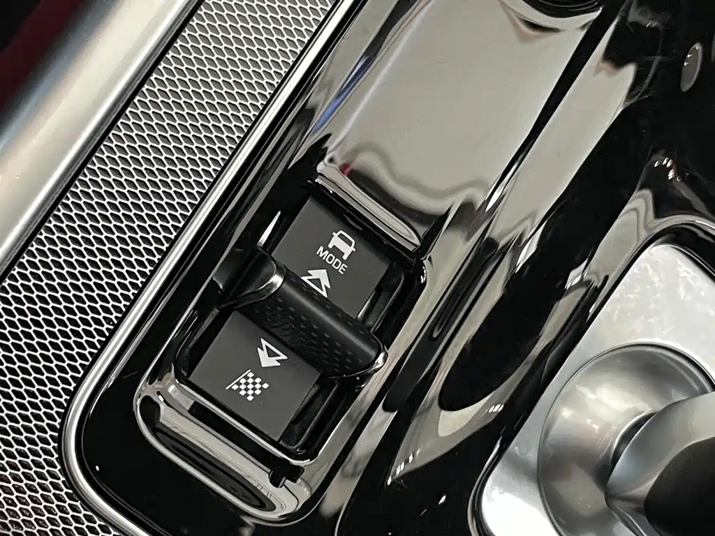 Jaguar XEL 2023 2.0T 250PS R-DYNAMIC S Advanced Sports Edition купить на сайте DeffCars