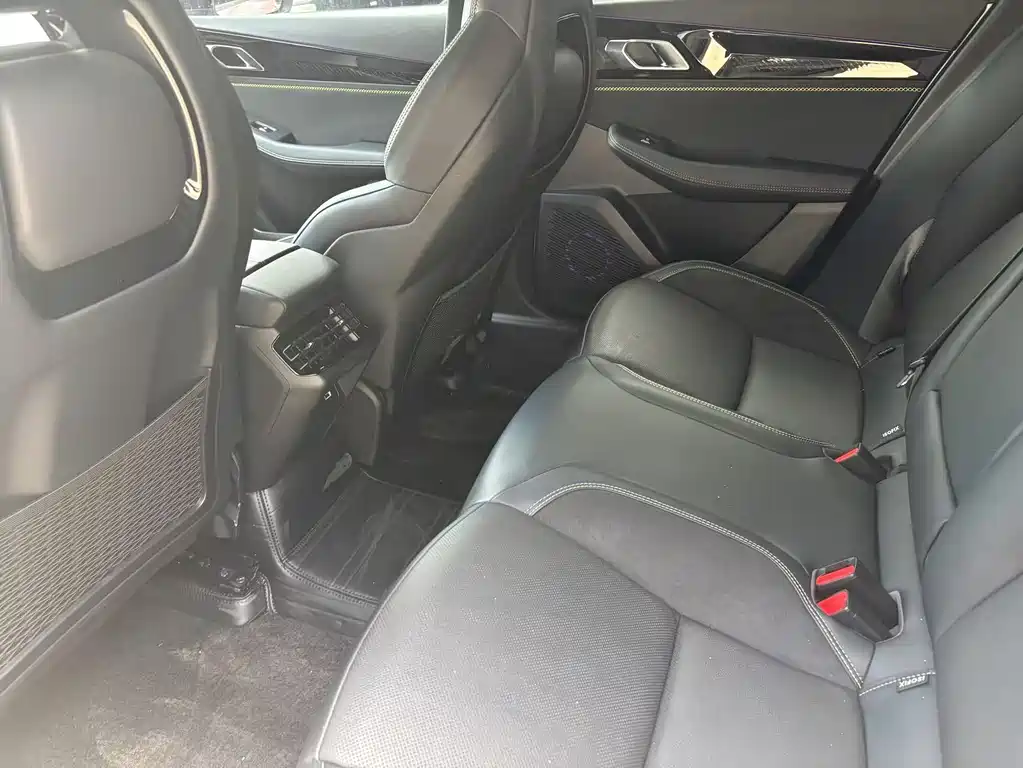 Lynk & Co 03 2023 1.5TD DCT Pro купить на сайте DeffCars