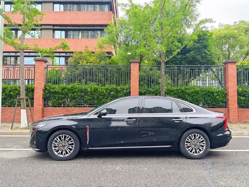 Hongqi H5 2024 1.5T DCT Zhilian Qiyun Edition купить на сайте DeffCars