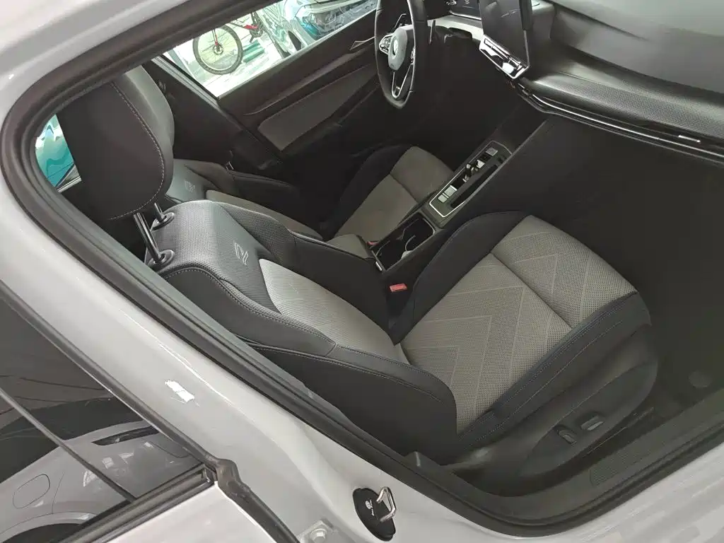 Golf 2025 facelift 2 300TSI R-Line купить на сайте DeffCars