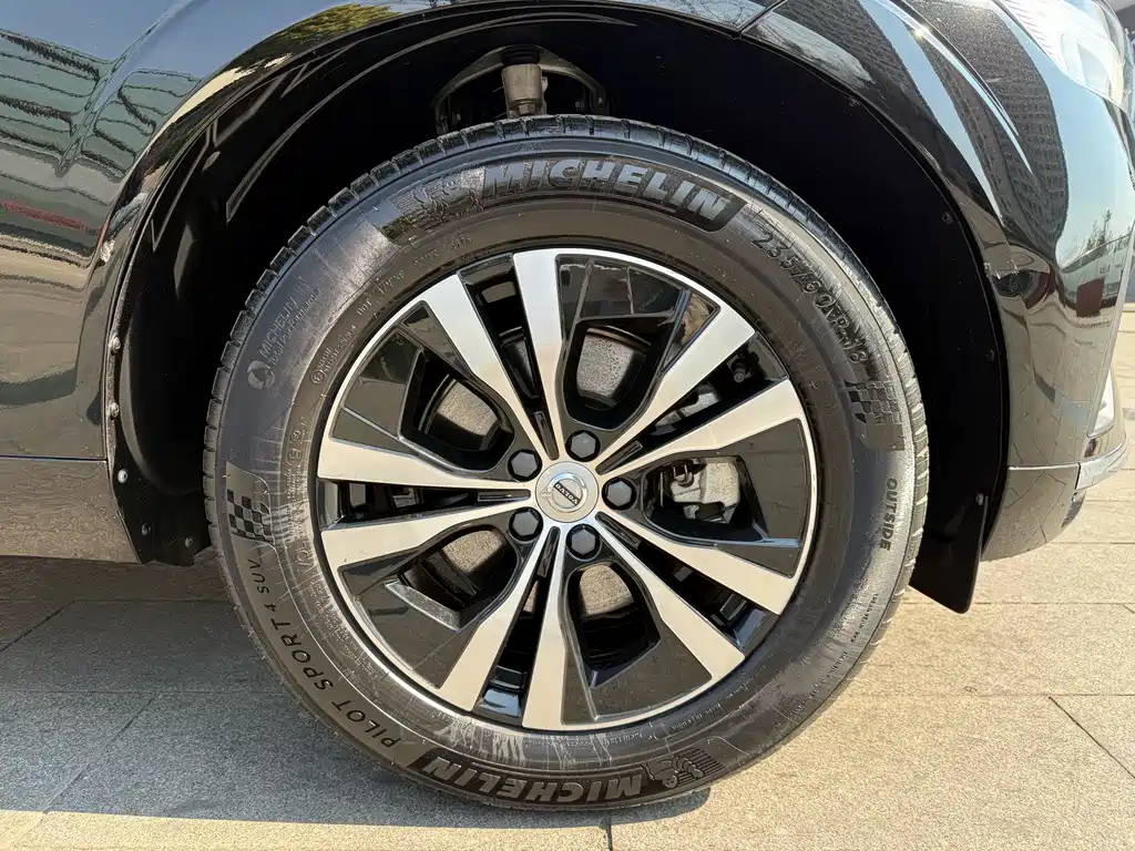 Volvo XC60 2023 B5 four-wheel drive Zhiyi Luxury Edition купить на сайте DeffCars