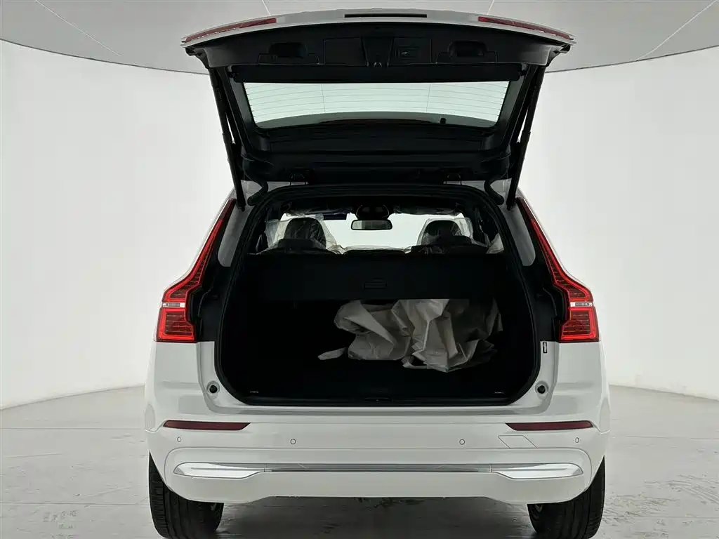 Volvo XC60 2024 B5 four-wheel drive Zhiyi Luxury Edition купить на сайте DeffCars