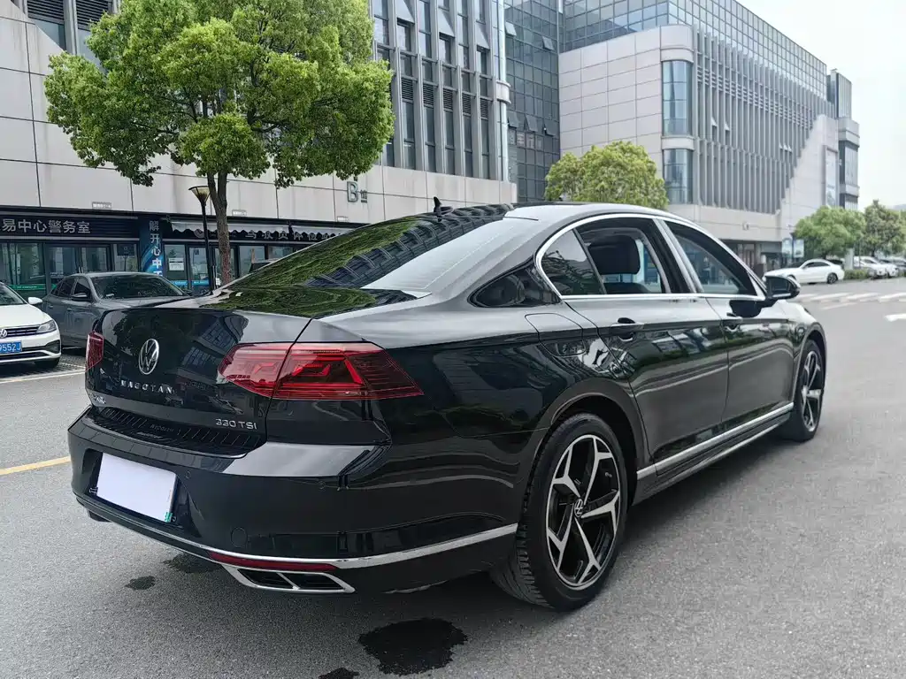 Magotan 2023 2 million commemorative edition 330TSI DSG luxury model купить на сайте DeffCars
