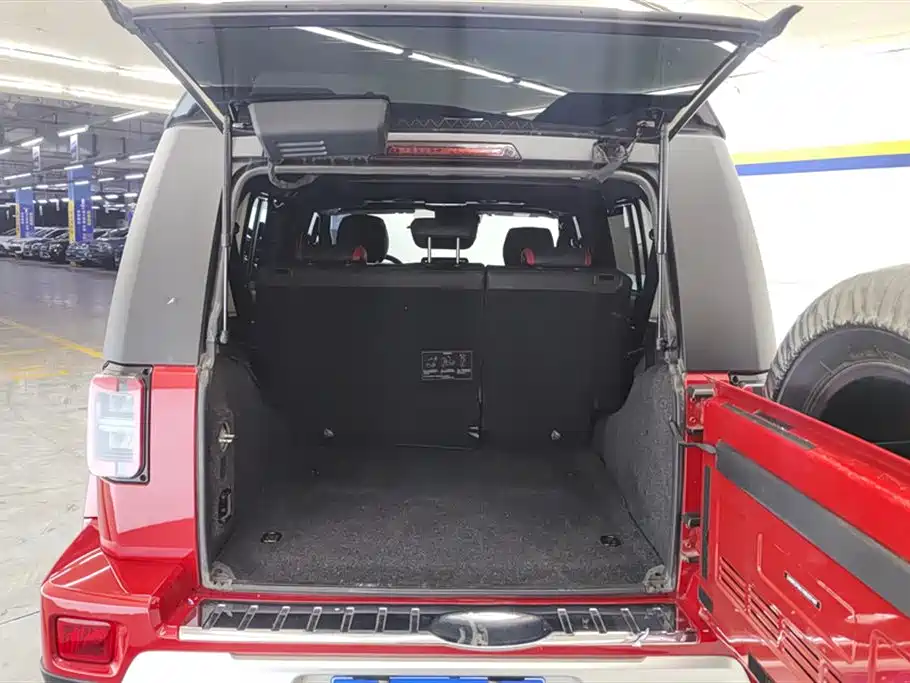Beijing off-road BJ40 2023 2.0T automatic four-wheel drive city hunter version knight type купить на сайте DeffCars