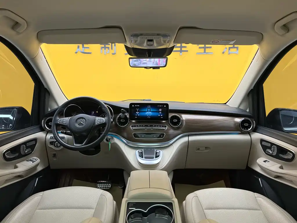 Mercedes-Benz V-Class 2021 V 260 L Long Wheelbase Luxury Edition купить на сайте DeffCars