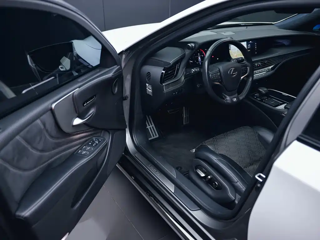 Lexus LS 2018 500h F SPORT National V купить на сайте DeffCars