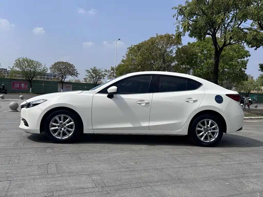 Mazda3 Angkesela 2017 Sedan 1.5L Manual Comfort Type National VI купить на сайте DeffCars