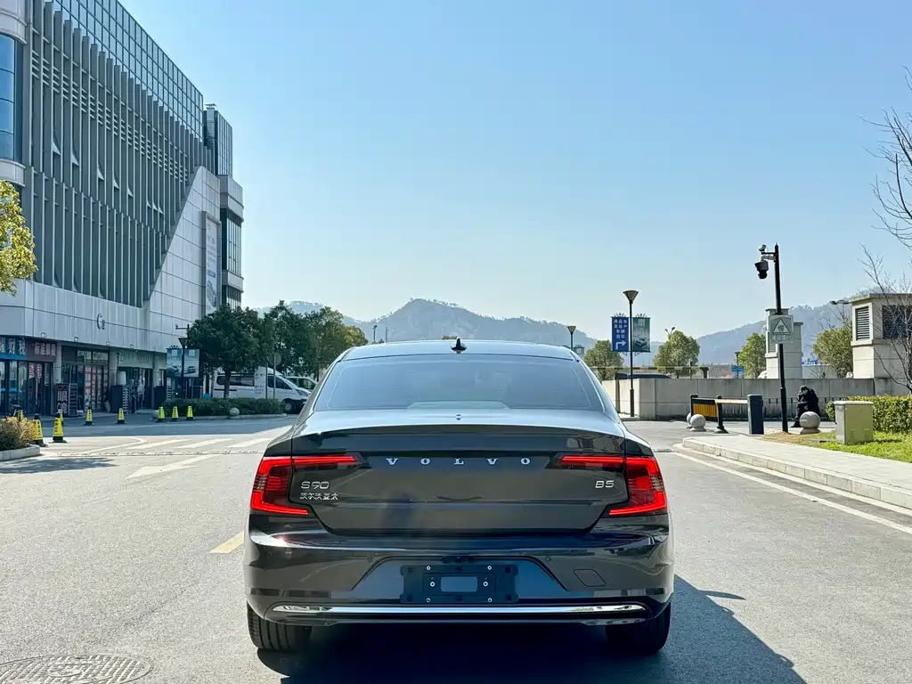 Volvo S90 2025 B5 Zhiyi Luxury Edition купить на сайте DeffCars