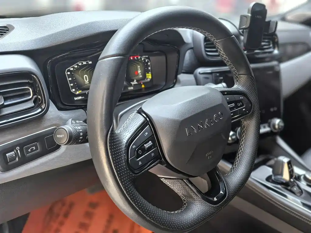 Lynk & Co 03 2022 2.0TD DCT Pro купить на сайте DeffCars