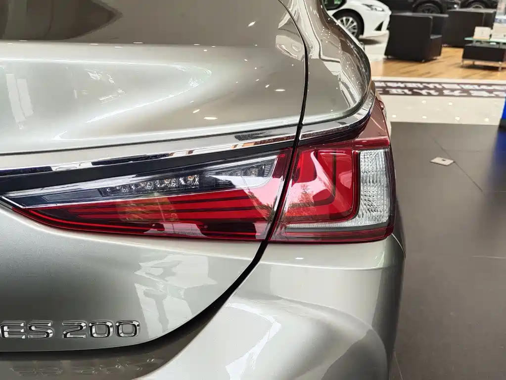 Lexus ES 2022 200 Excellence Edition купить на сайте DeffCars