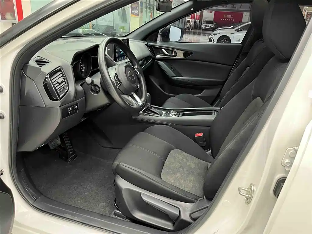 Mazda CX-4 2021 2.0L automatic two-wheel drive Blue Sky Vitality Edition купить на сайте DeffCars