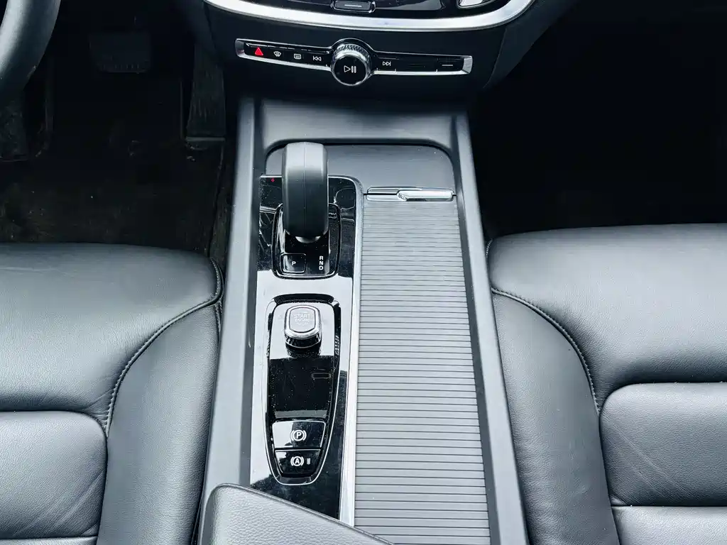 Volvo S60 2023 B4 Zhiyuan Luxury Edition купить на сайте DeffCars
