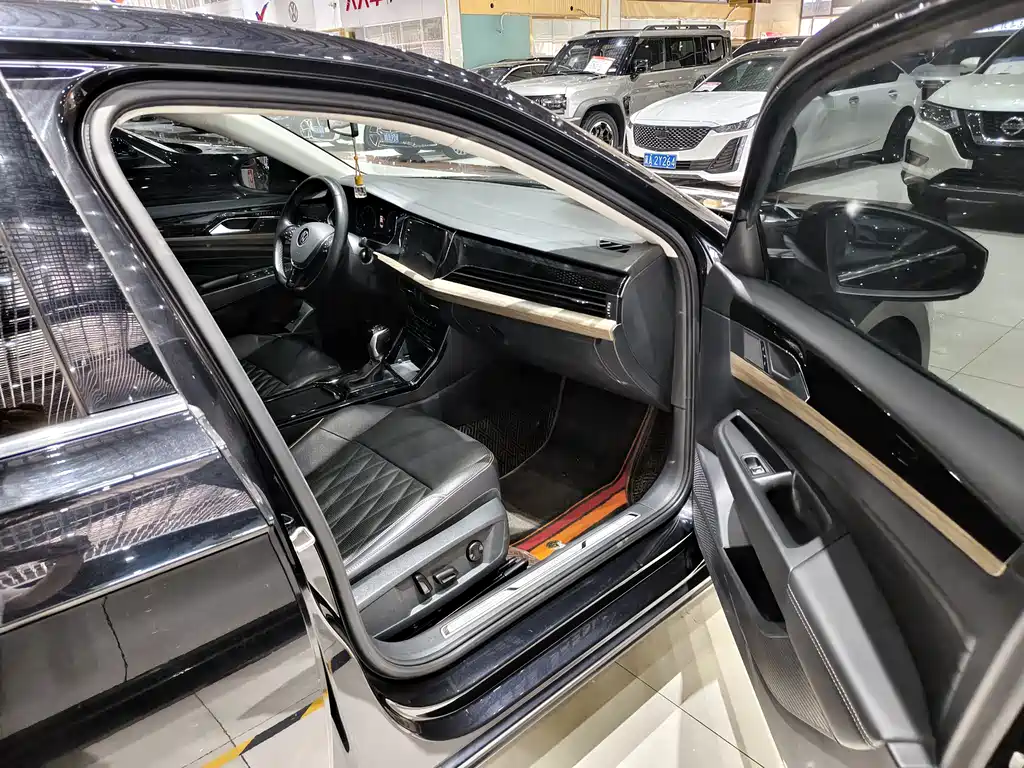 Passat 2020 facelift 330TSI Deluxe Edition National VI купить на сайте DeffCars