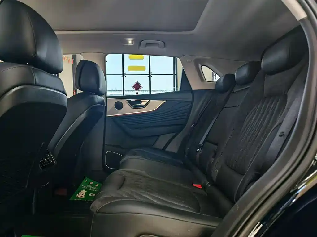 Hongqi HS5 2023 2.0T Qixiang Pro version купить на сайте DeffCars